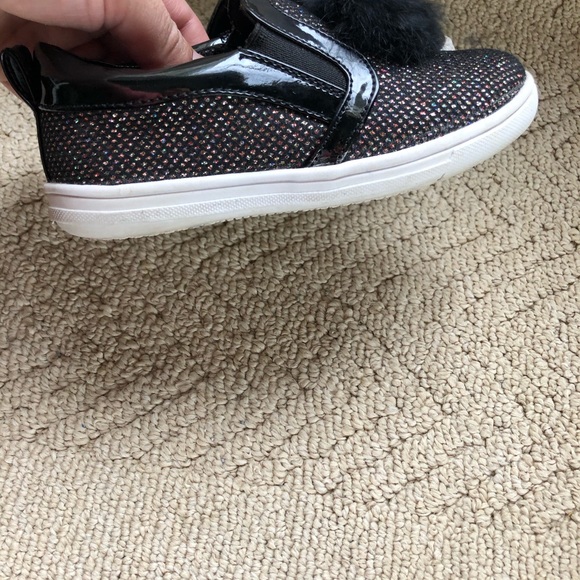 Size 8 black shoe with Pom Pom - Picture 4 of 6